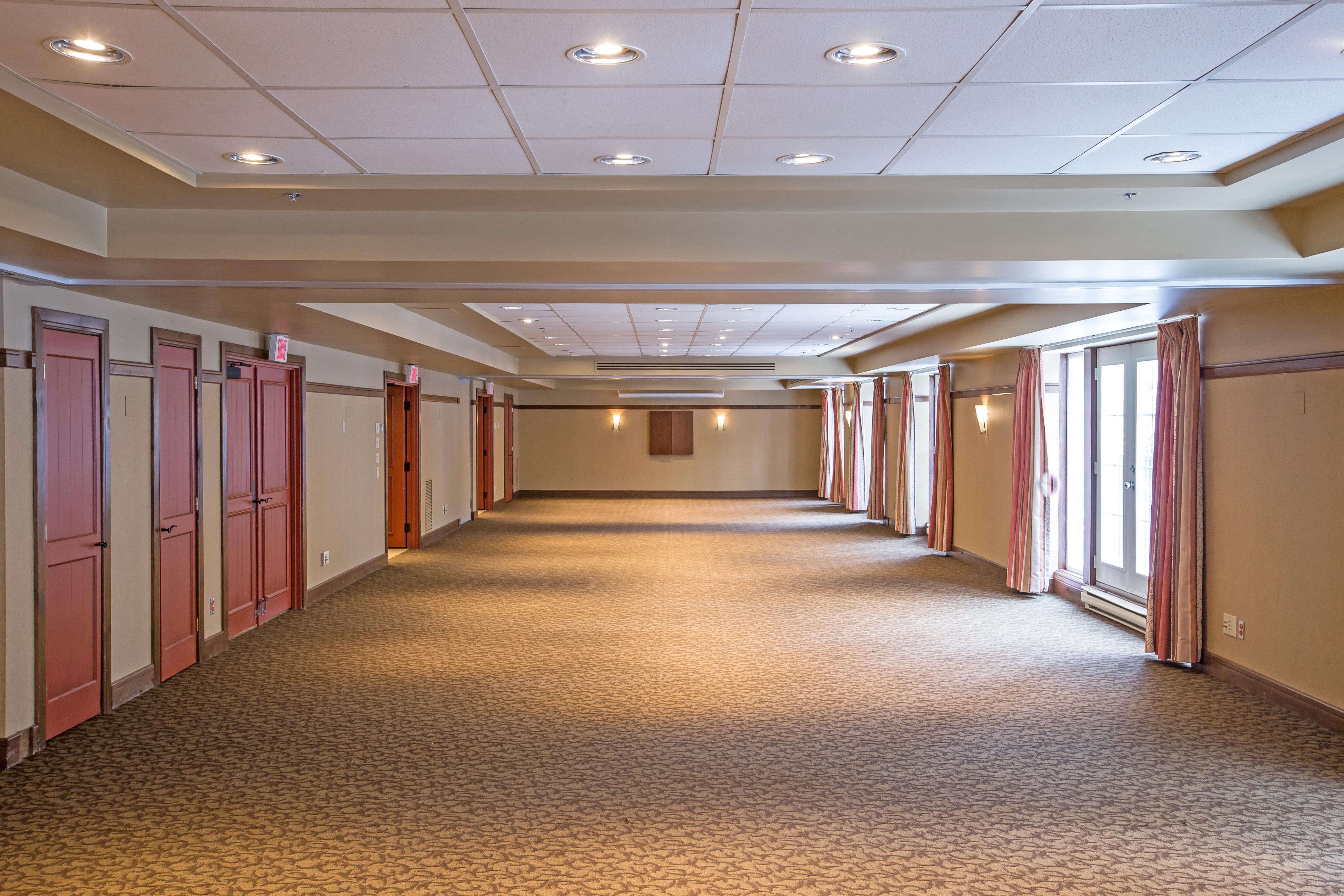 Holiday Inn Express & Suites Tremblant By Ihg Mont-Tremblant Exterior photo