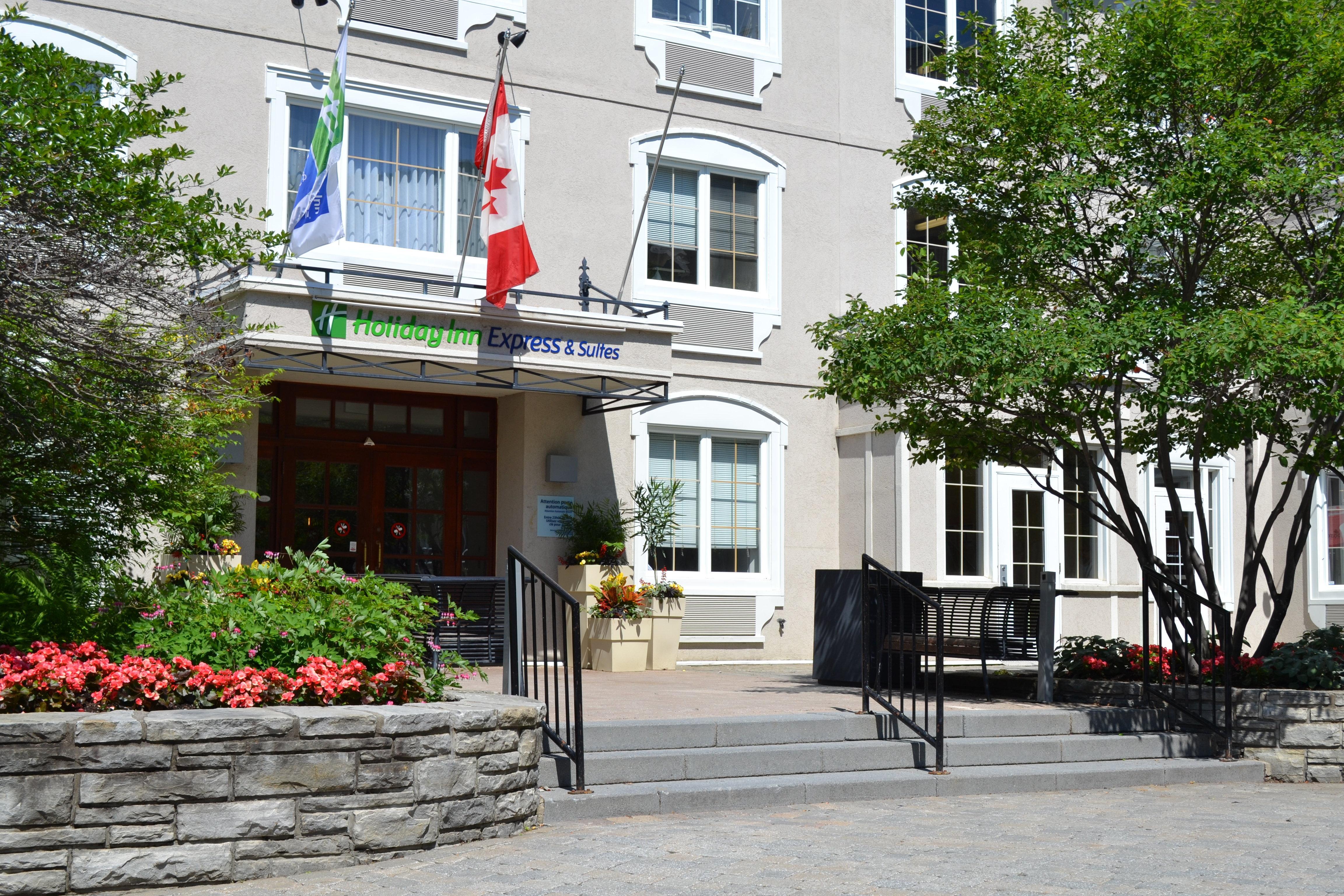 Holiday Inn Express & Suites Tremblant By Ihg Mont-Tremblant Exterior photo