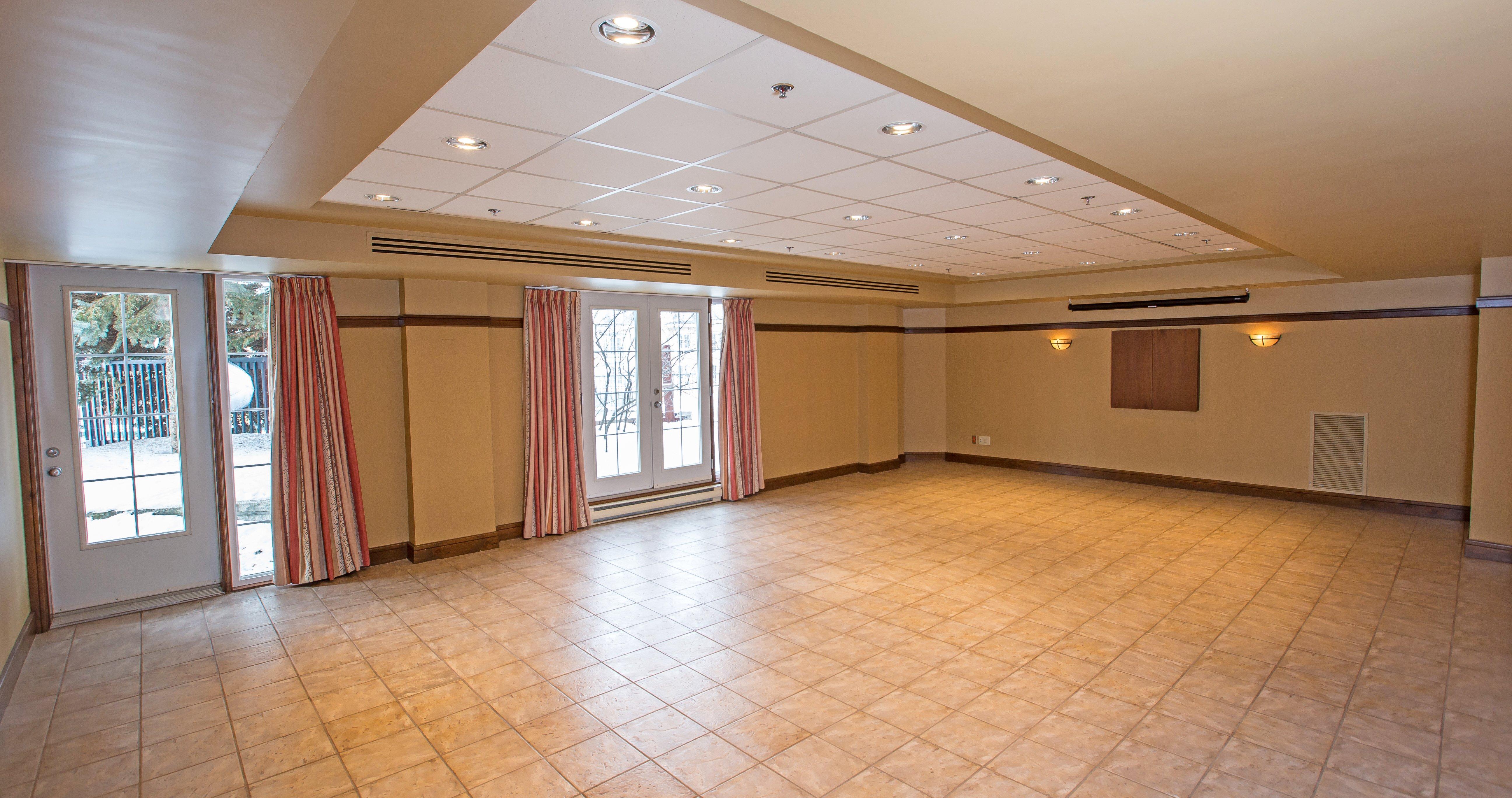 Holiday Inn Express & Suites Tremblant By Ihg Mont-Tremblant Exterior photo
