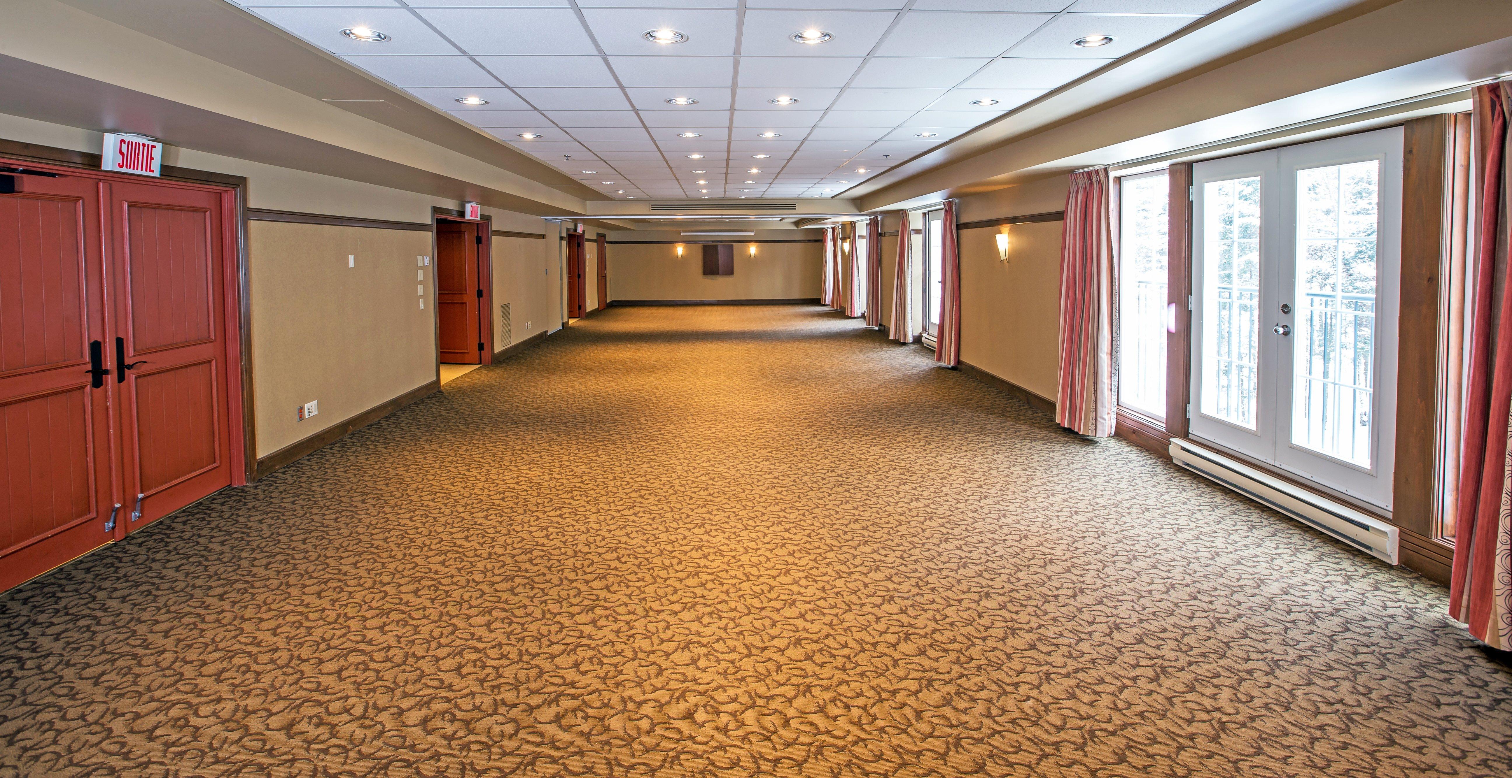 Holiday Inn Express & Suites Tremblant By Ihg Mont-Tremblant Exterior photo