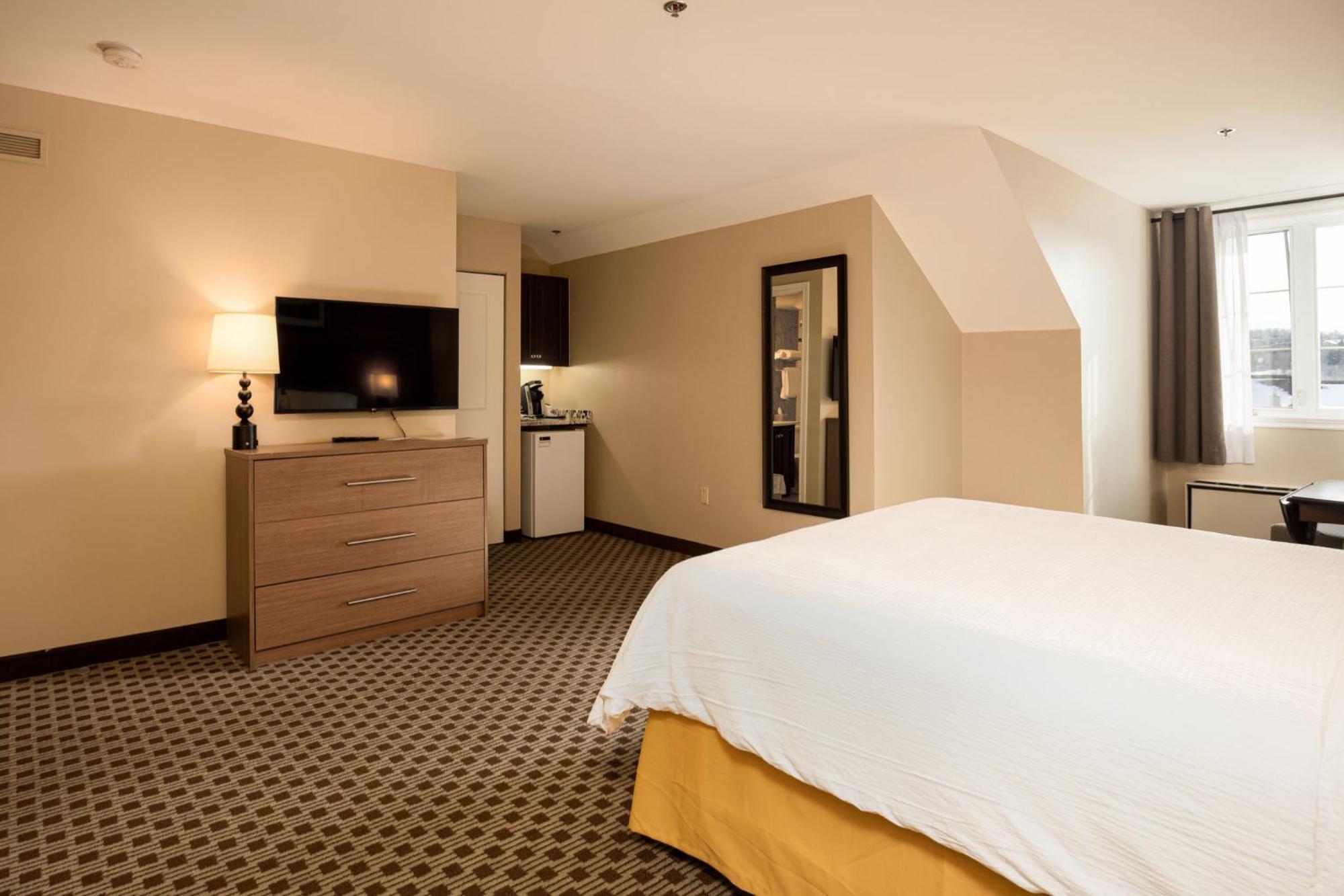 Holiday Inn Express & Suites Tremblant By Ihg Mont-Tremblant Exterior photo