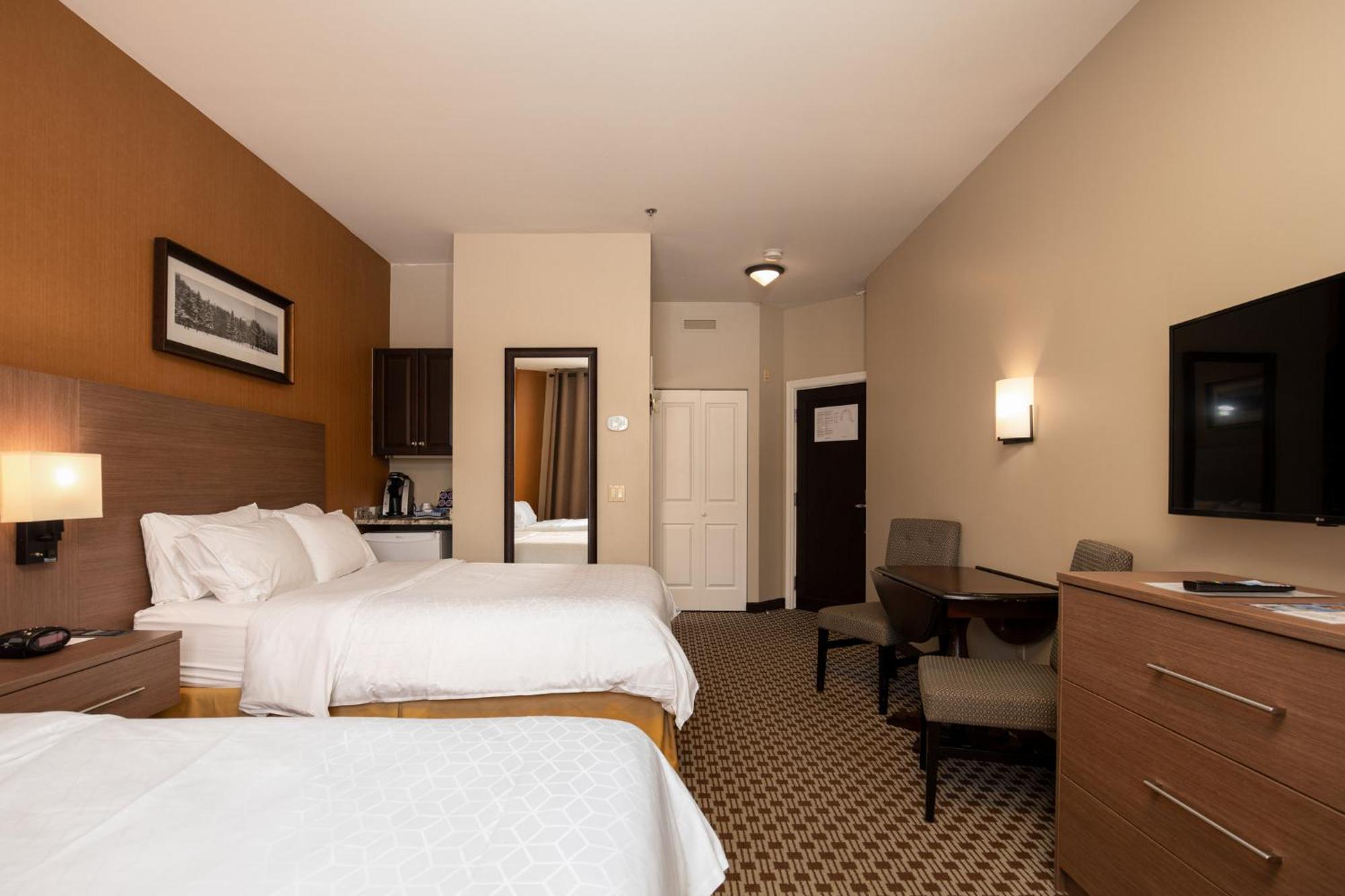 Holiday Inn Express & Suites Tremblant By Ihg Mont-Tremblant Exterior photo