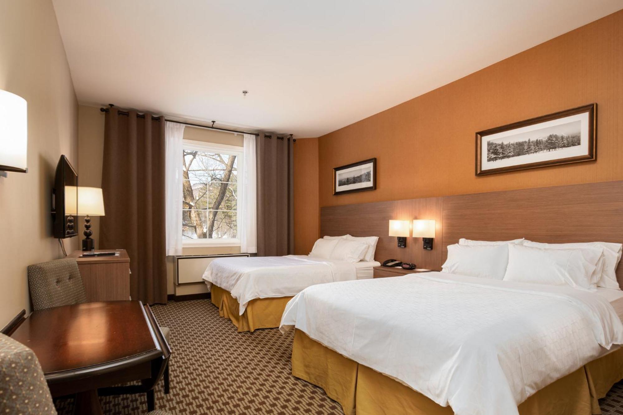 Holiday Inn Express & Suites Tremblant By Ihg Mont-Tremblant Exterior photo