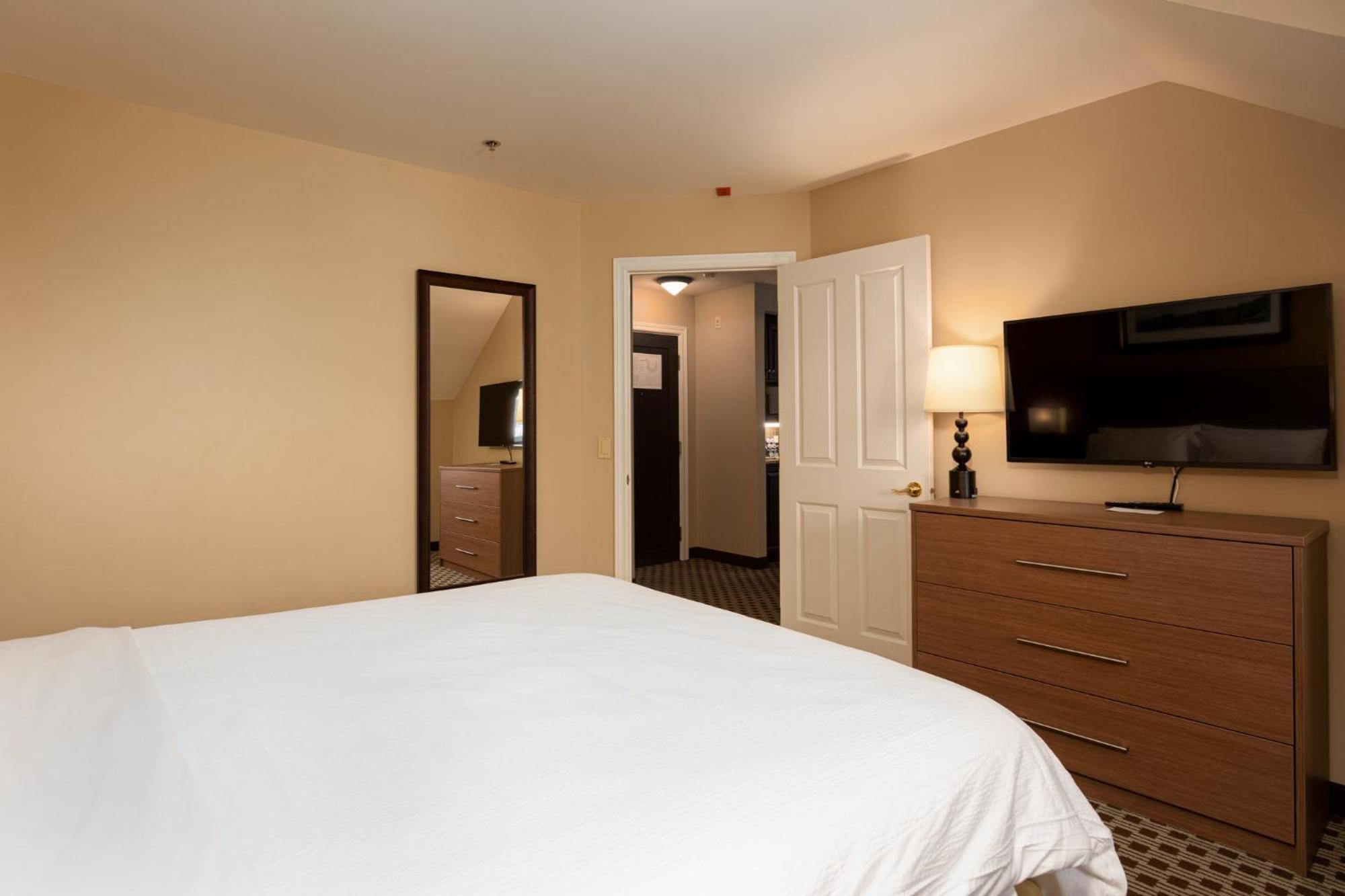 Holiday Inn Express & Suites Tremblant By Ihg Mont-Tremblant Exterior photo