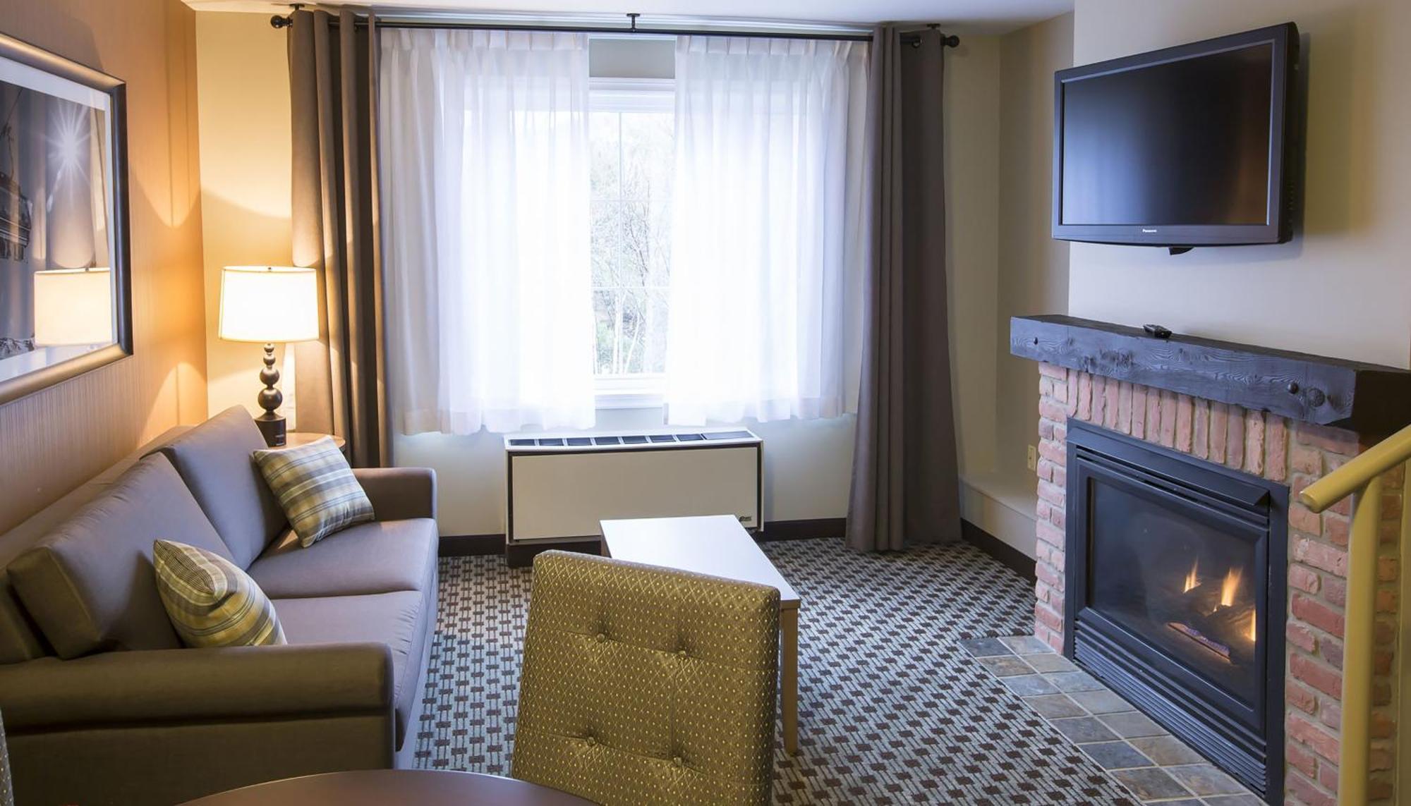 Holiday Inn Express & Suites Tremblant By Ihg Mont-Tremblant Exterior photo