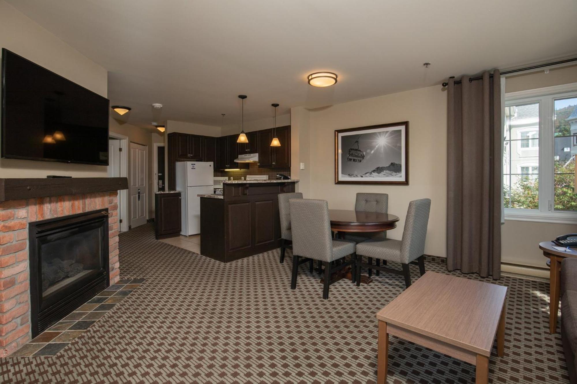 Holiday Inn Express & Suites Tremblant By Ihg Mont-Tremblant Exterior photo