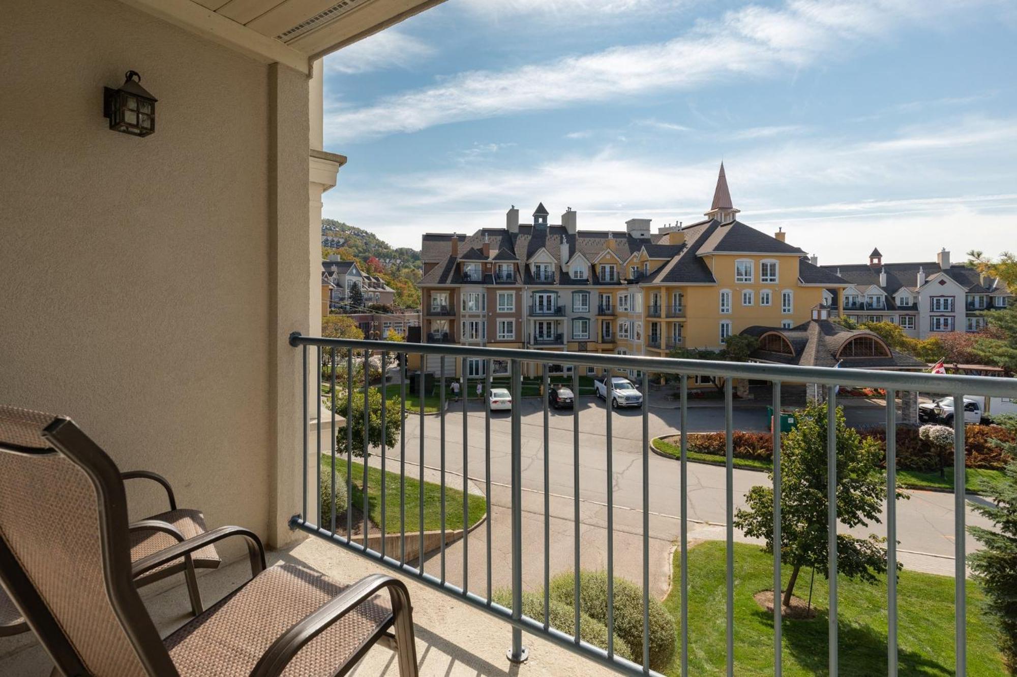 Holiday Inn Express & Suites Tremblant By Ihg Mont-Tremblant Exterior photo