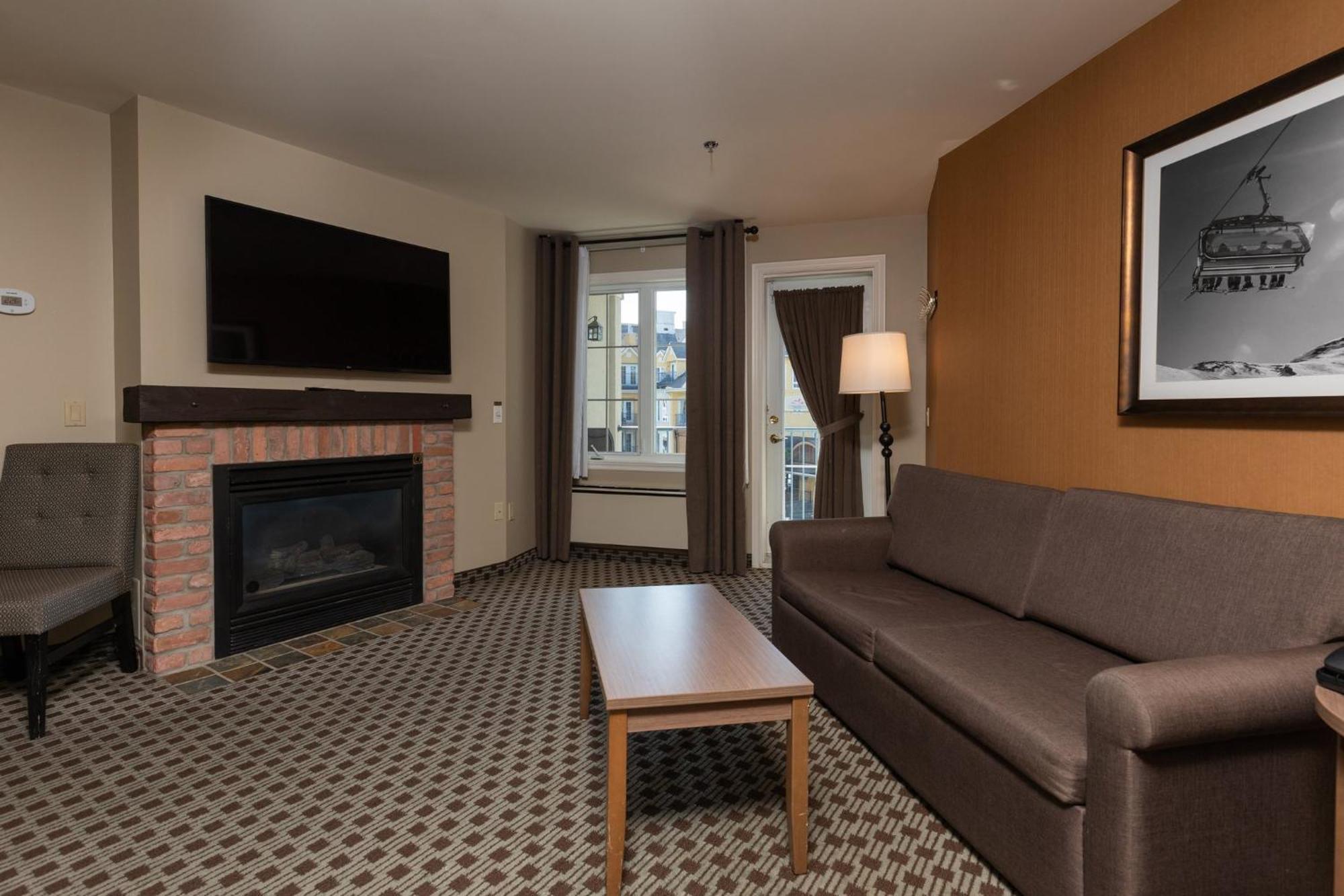 Holiday Inn Express & Suites Tremblant By Ihg Mont-Tremblant Exterior photo