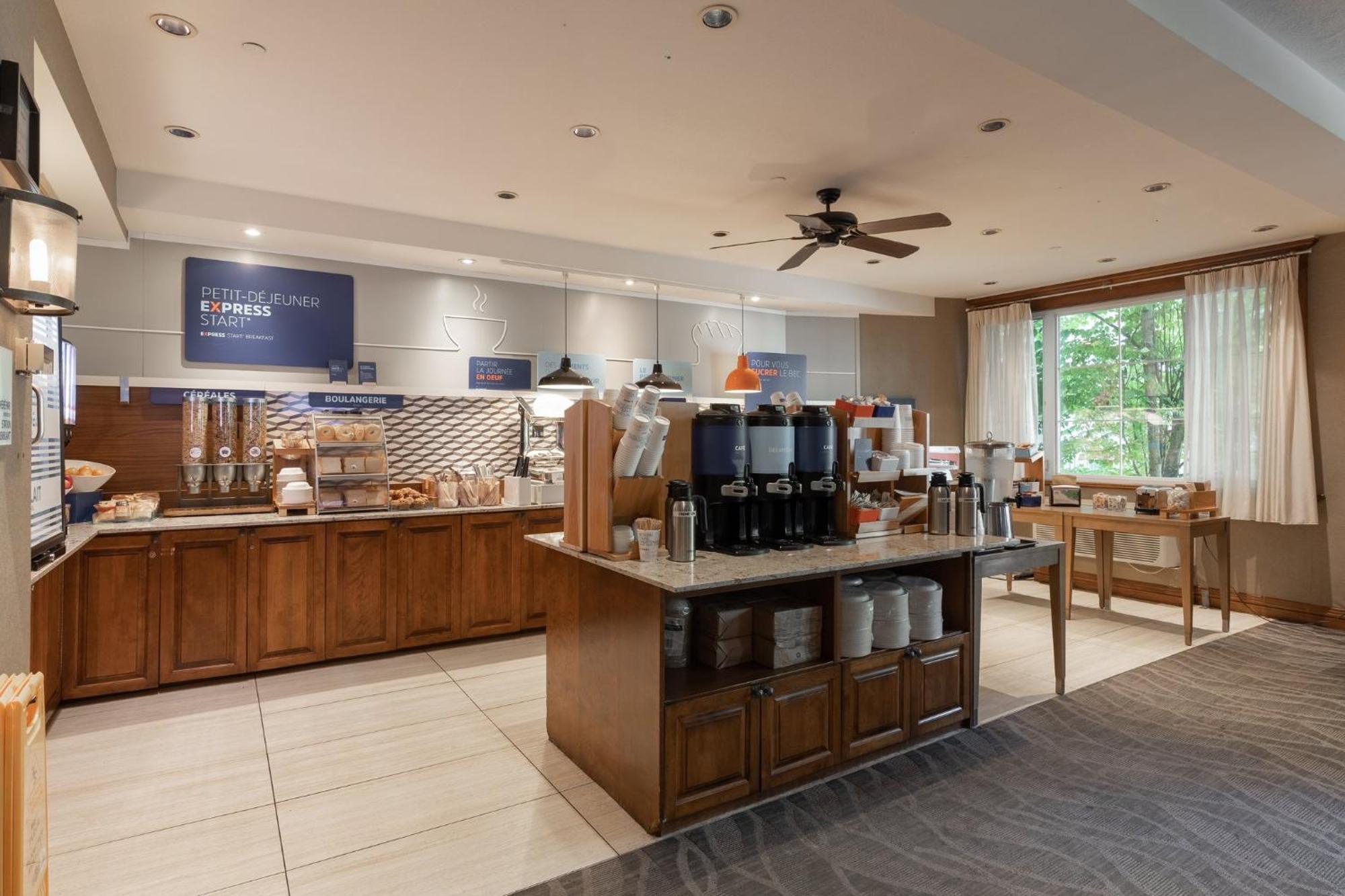 Holiday Inn Express & Suites Tremblant By Ihg Mont-Tremblant Exterior photo
