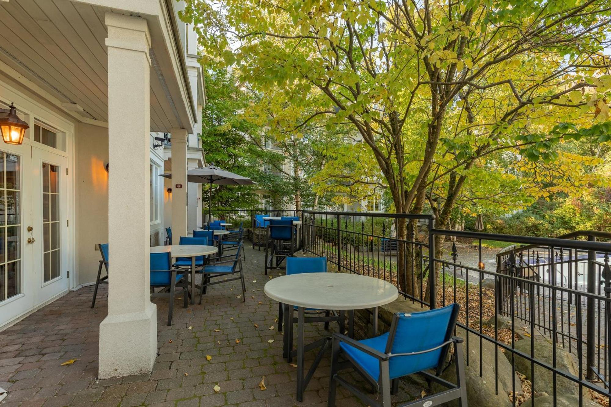 Holiday Inn Express & Suites Tremblant By Ihg Mont-Tremblant Exterior photo