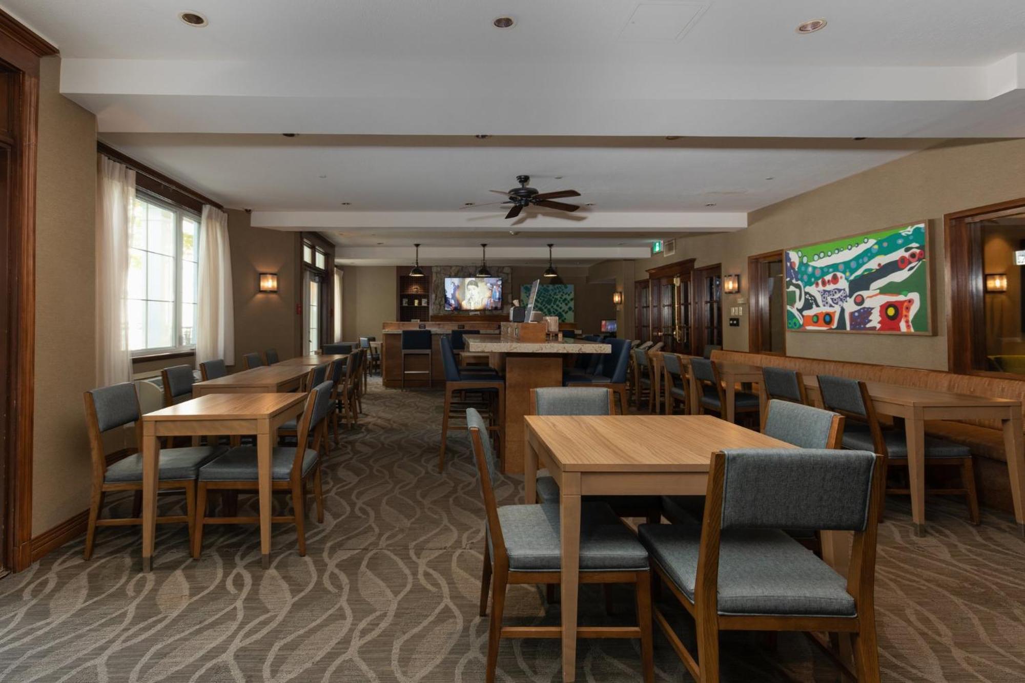 Holiday Inn Express & Suites Tremblant By Ihg Mont-Tremblant Exterior photo